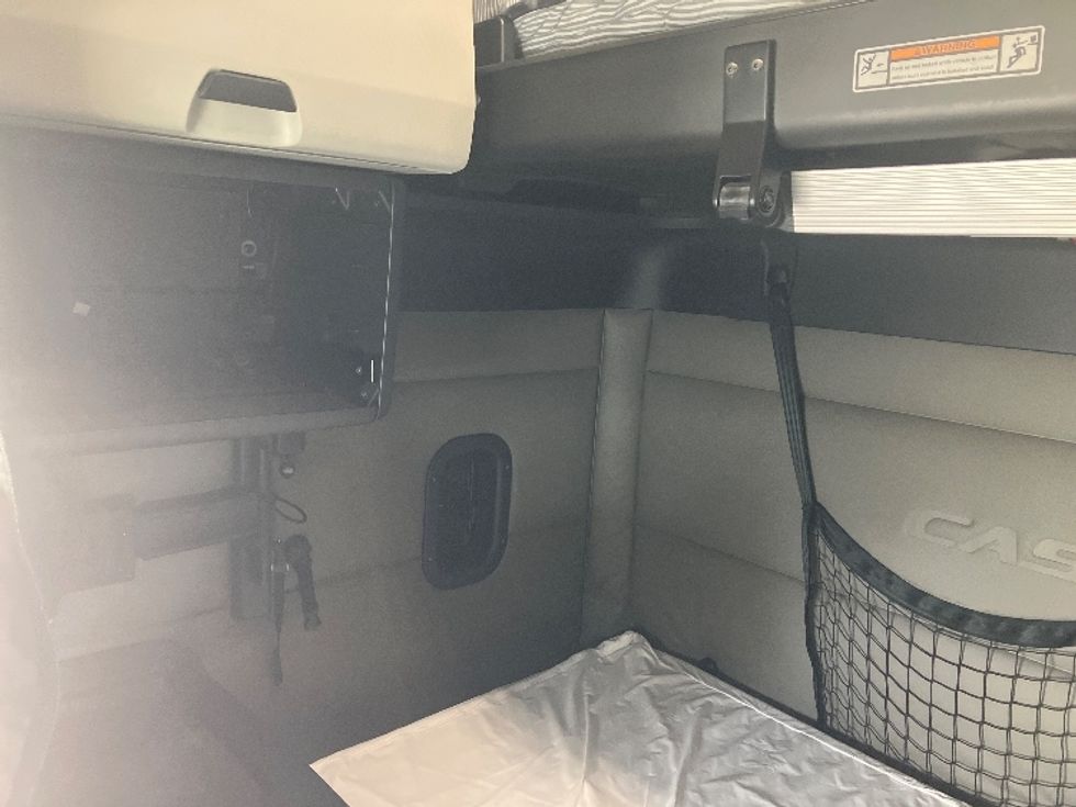 Sleeper Tractor-Heavy Duty Tractors-Freightliner-2021-T12664ST-Greensboro-NC-561,078\n\t\tmiles-$ 62,250 - Image 19