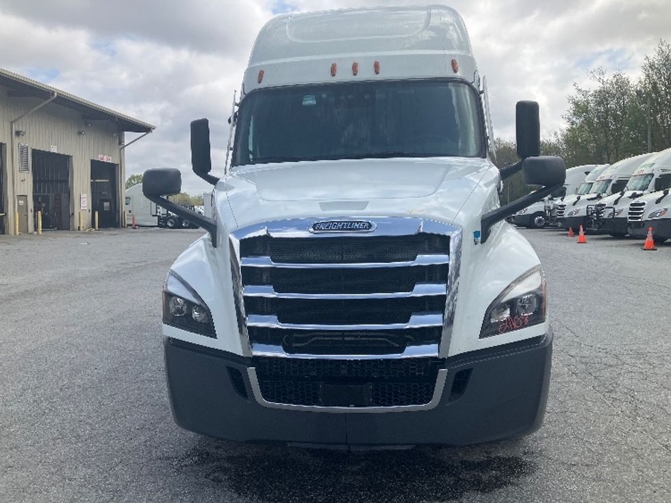 Sleeper Tractor-Heavy Duty Tractors-Freightliner-2021-T12664ST-Greensboro-NC-561,078\n\t\tmiles-$ 62,250 - Image 2