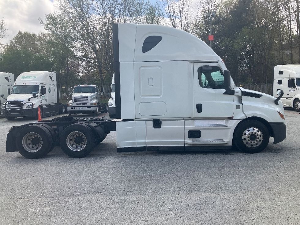 Sleeper Tractor-Heavy Duty Tractors-Freightliner-2021-T12664ST-Greensboro-NC-561,078\n\t\tmiles-$ 62,250 - Image 8