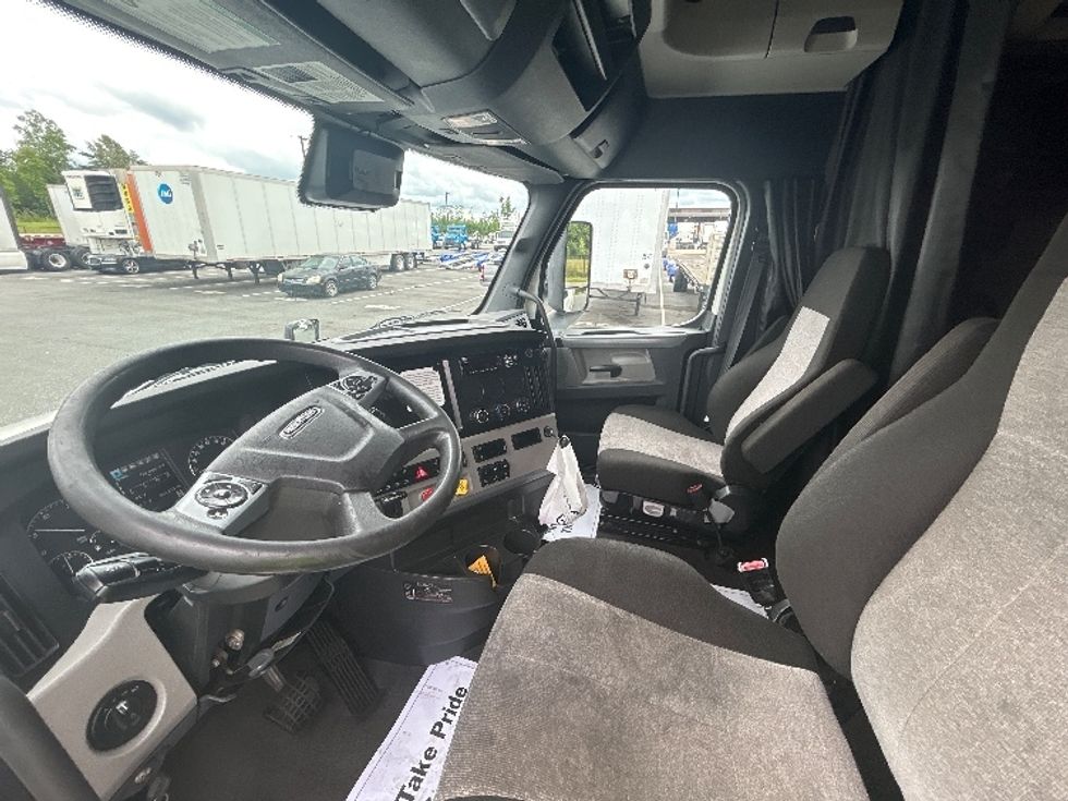 Sleeper Tractor-Heavy Duty Tractors-Freightliner-2021-T12664ST-Greensboro-NC-563,182\n\t\tmiles-$ 59,250 - Image 10