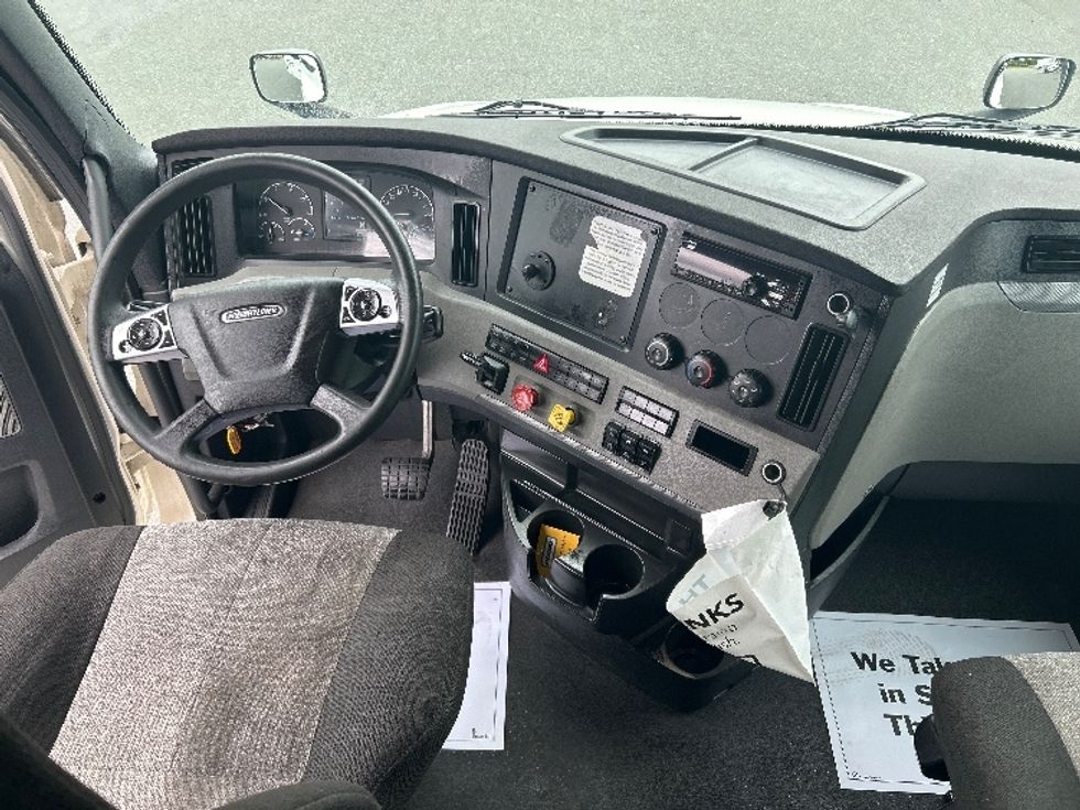 Sleeper Tractor-Heavy Duty Tractors-Freightliner-2021-T12664ST-Greensboro-NC-563,182\n\t\tmiles-$ 59,250 - Image 12