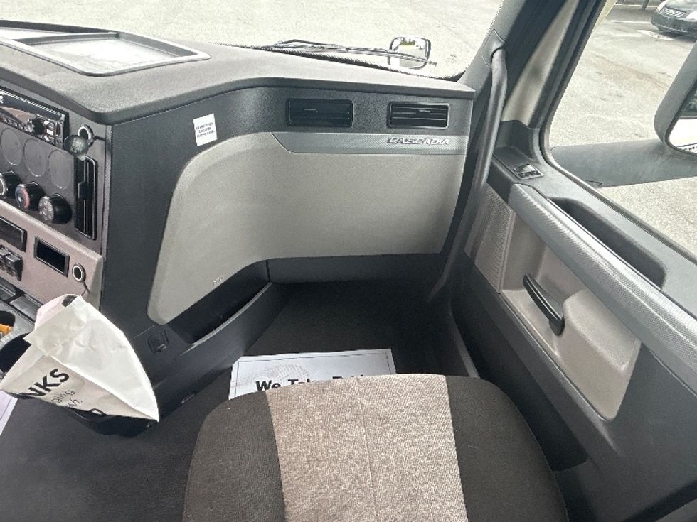 Sleeper Tractor-Heavy Duty Tractors-Freightliner-2021-T12664ST-Greensboro-NC-563,182\n\t\tmiles-$ 59,250 - Image 14