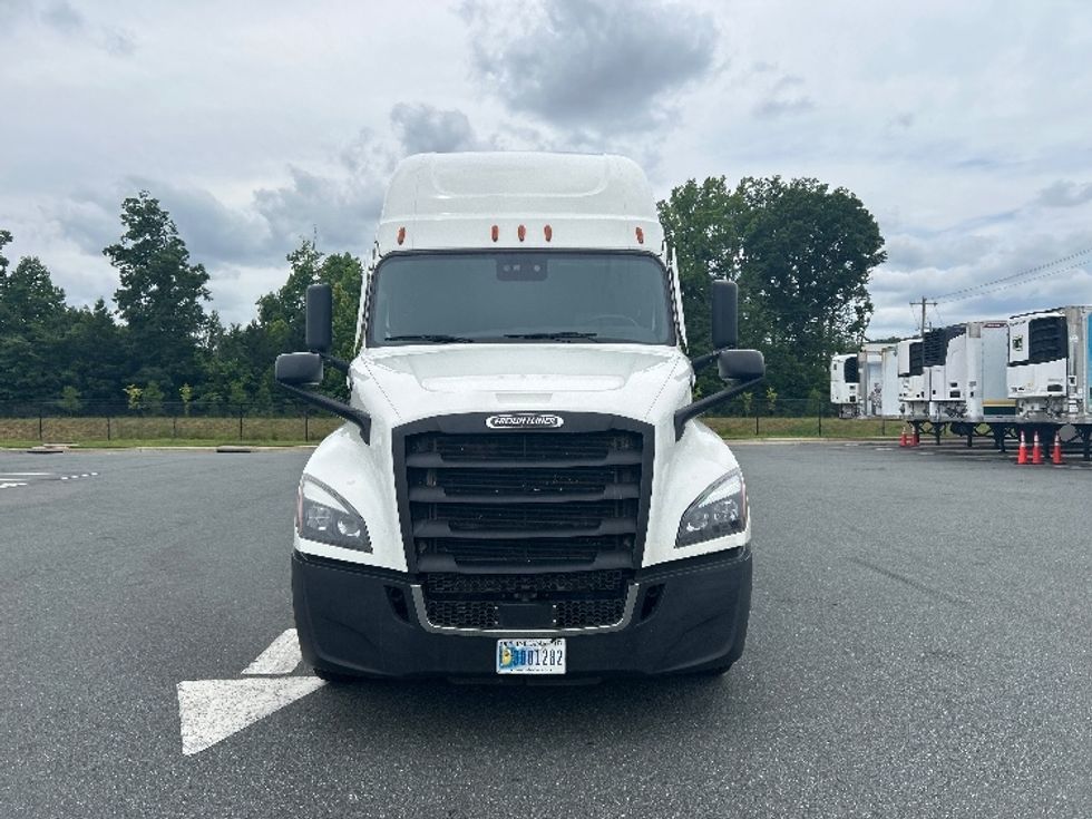 Sleeper Tractor-Heavy Duty Tractors-Freightliner-2021-T12664ST-Greensboro-NC-563,182\n\t\tmiles-$ 59,250 - Image 2