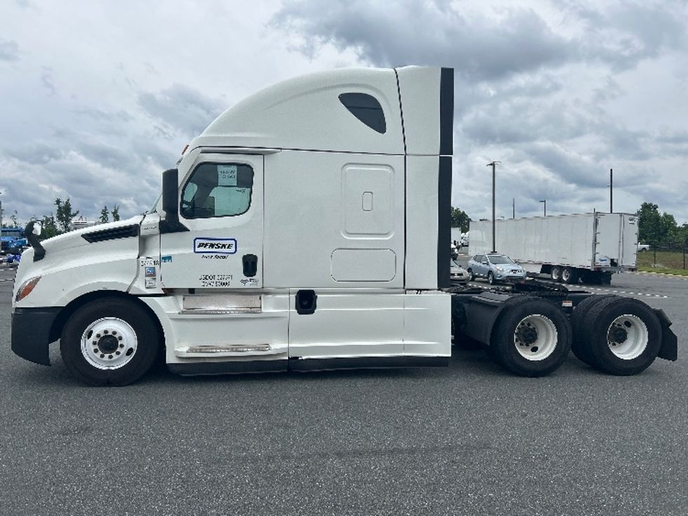 Sleeper Tractor-Heavy Duty Tractors-Freightliner-2021-T12664ST-Greensboro-NC-563,182\n\t\tmiles-$ 59,250 - Image 4