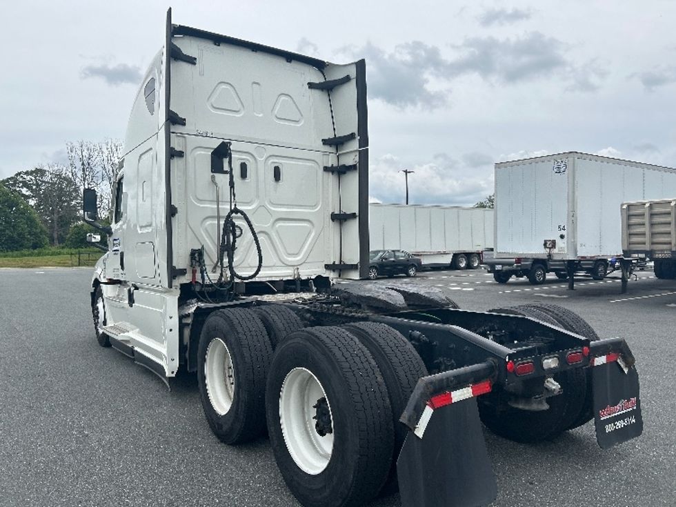 Sleeper Tractor-Heavy Duty Tractors-Freightliner-2021-T12664ST-Greensboro-NC-563,182\n\t\tmiles-$ 59,250 - Image 5