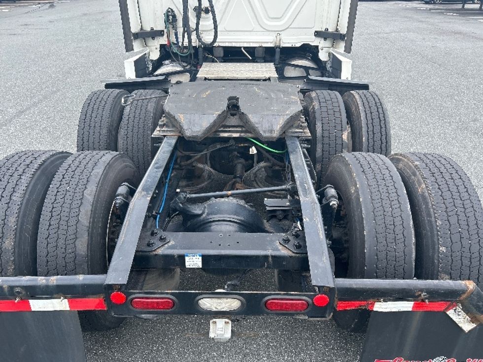 Sleeper Tractor-Heavy Duty Tractors-Freightliner-2021-T12664ST-Greensboro-NC-563,182\n\t\tmiles-$ 59,250 - Image 6