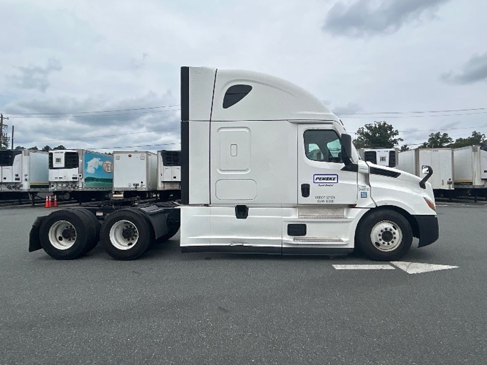 Sleeper Tractor-Heavy Duty Tractors-Freightliner-2021-T12664ST-Greensboro-NC-563,182\n\t\tmiles-$ 59,250 - Image 8