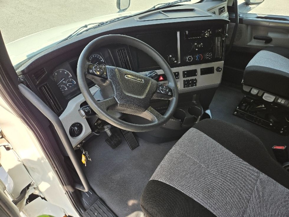 Sleeper Tractor-Heavy Duty Tractors-Freightliner-2021-T12664ST-Greensboro-NC-566,423\n\t\tmiles-$ 66,250 - Image 10
