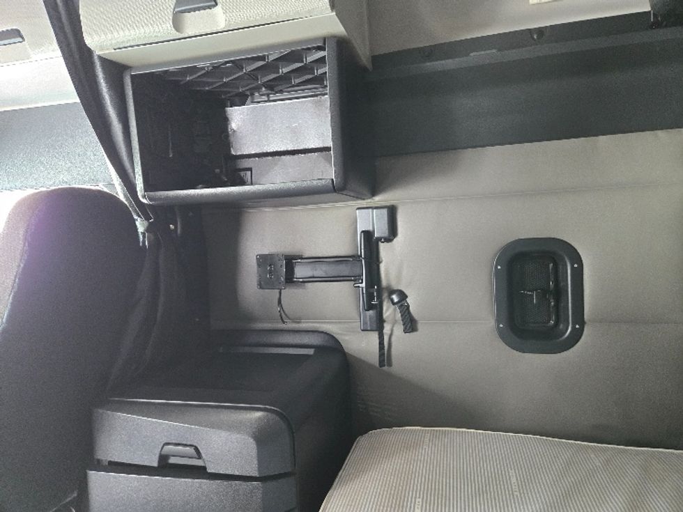 Sleeper Tractor-Heavy Duty Tractors-Freightliner-2021-T12664ST-Greensboro-NC-566,423\n\t\tmiles-$ 66,250 - Image 19