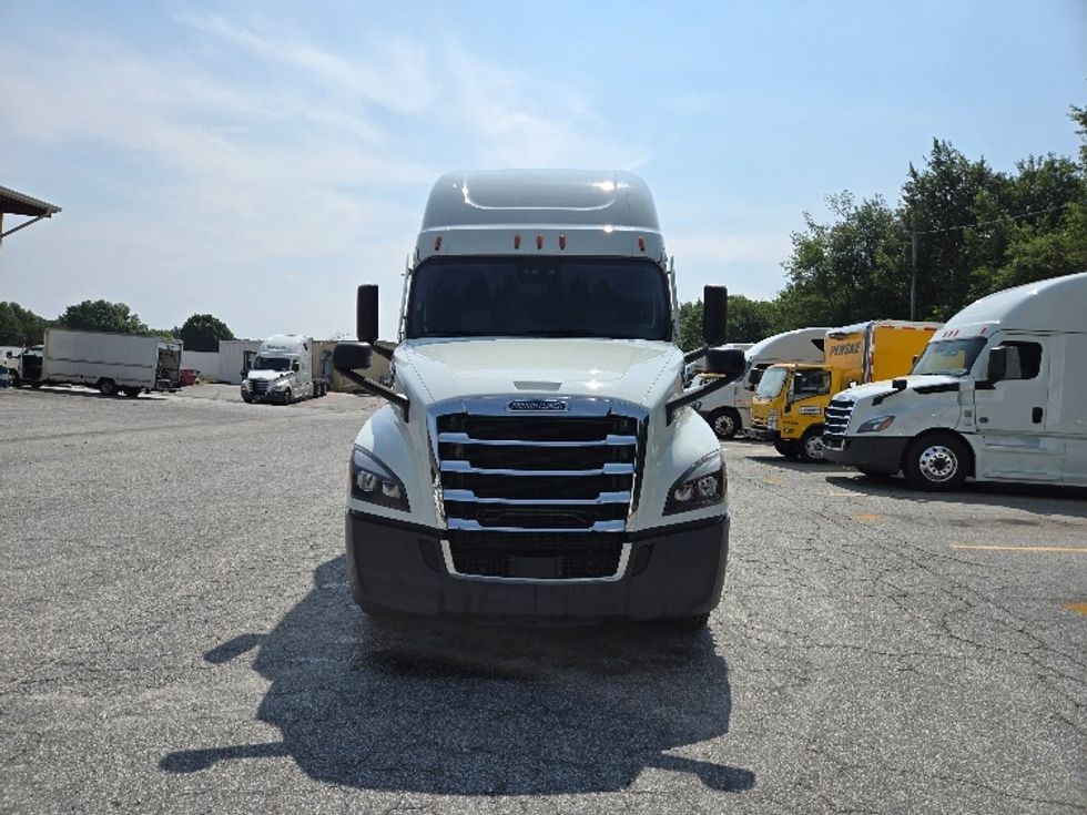 Sleeper Tractor-Heavy Duty Tractors-Freightliner-2021-T12664ST-Greensboro-NC-566,423\n\t\tmiles-$ 66,250 - Image 2