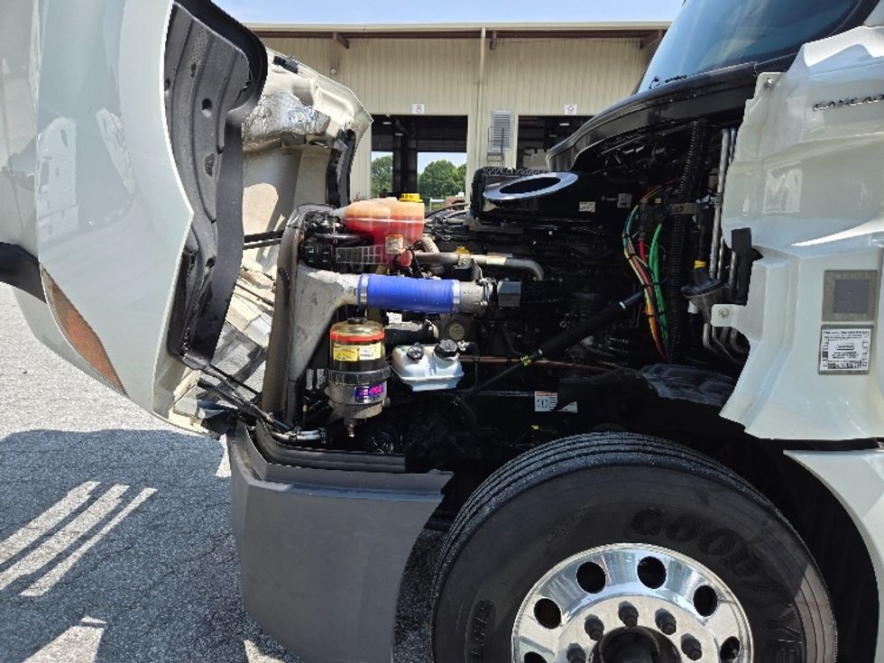 Sleeper Tractor-Heavy Duty Tractors-Freightliner-2021-T12664ST-Greensboro-NC-566,423\n\t\tmiles-$ 66,250 - Image 21