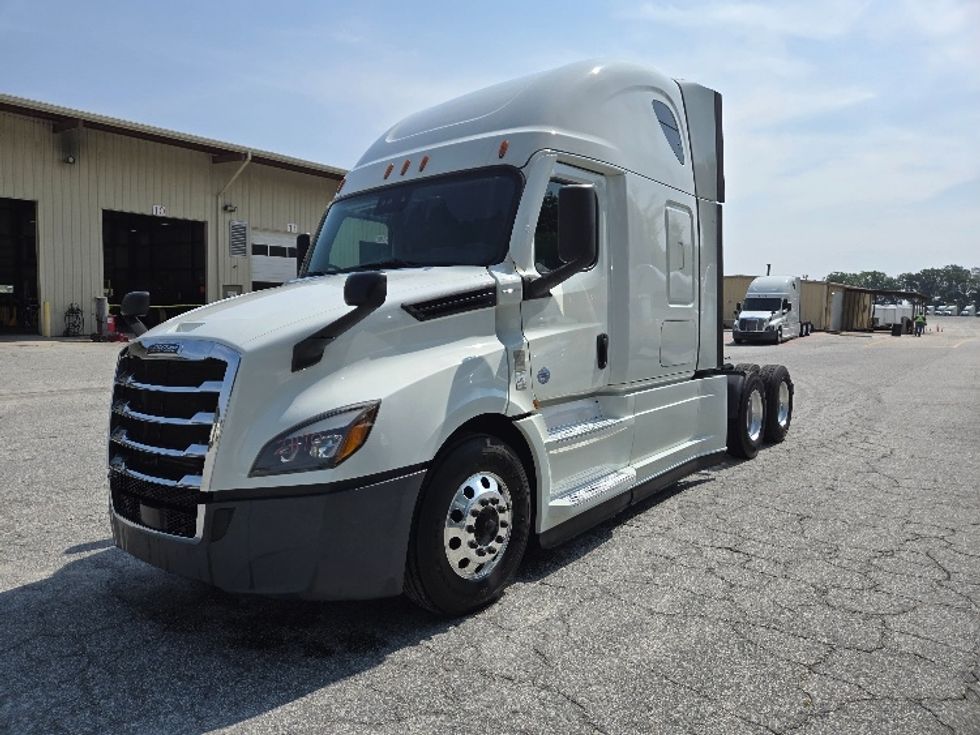 Sleeper Tractor-Heavy Duty Tractors-Freightliner-2021-T12664ST-Greensboro-NC-566,423\n\t\tmiles-$ 66,250 - Image 3