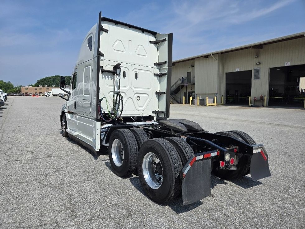 Sleeper Tractor-Heavy Duty Tractors-Freightliner-2021-T12664ST-Greensboro-NC-566,423\n\t\tmiles-$ 66,250 - Image 5