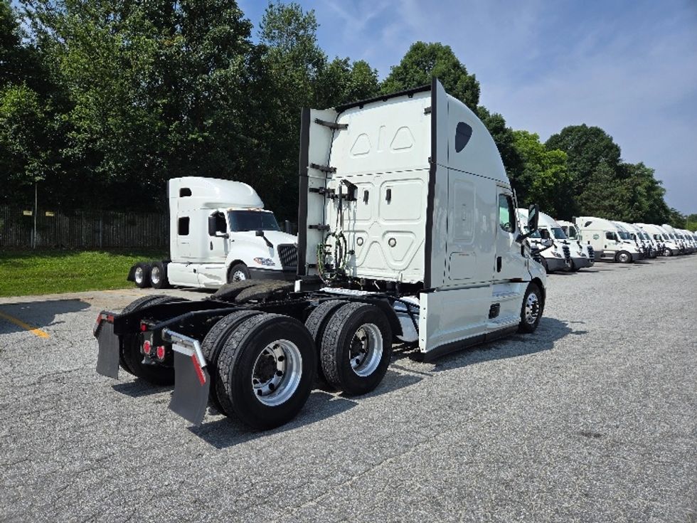 Sleeper Tractor-Heavy Duty Tractors-Freightliner-2021-T12664ST-Greensboro-NC-566,423\n\t\tmiles-$ 66,250 - Image 7