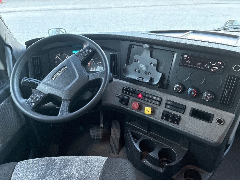 Sleeper Tractor-Heavy Duty Tractors-Freightliner-2021-T12664ST-Greensboro-NC-598,996\n\t\tmiles-$ 56,750 - Image 11