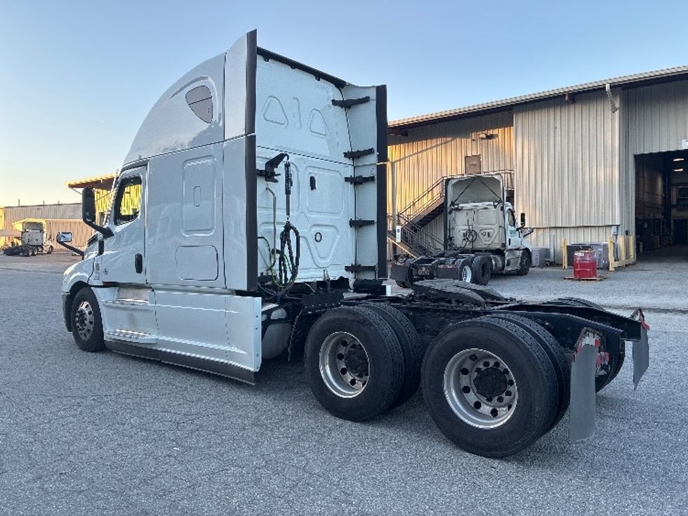 Sleeper Tractor-Heavy Duty Tractors-Freightliner-2021-T12664ST-Greensboro-NC-598,996\n\t\tmiles-$ 56,750 - Image 5