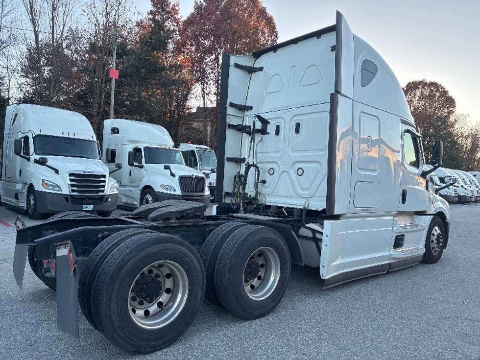 Sleeper Tractor-Heavy Duty Tractors-Freightliner-2021-T12664ST-Greensboro-NC-598,996\n\t\tmiles-$ 56,750 - Image 7