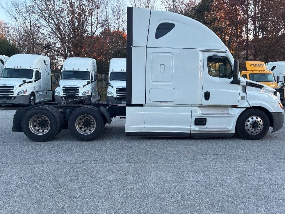 Sleeper Tractor-Heavy Duty Tractors-Freightliner-2021-T12664ST-Greensboro-NC-598,996\n\t\tmiles-$ 56,750 - Image 8