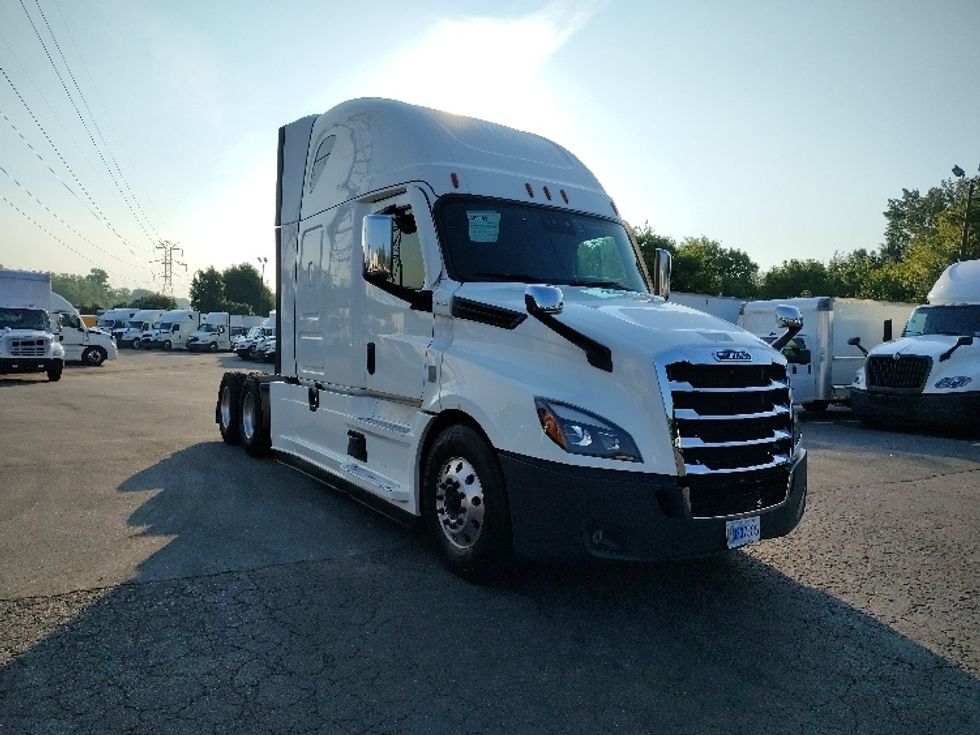 Sleeper Tractor-Heavy Duty Tractors-Freightliner-2021-T12664ST-Greensboro-NC-603,631\n\t\tmiles-$ 63,250 - Image 1