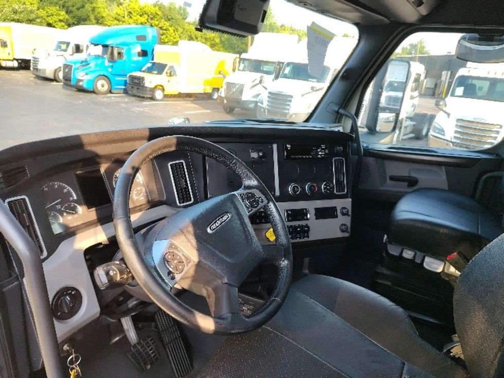Sleeper Tractor-Heavy Duty Tractors-Freightliner-2021-T12664ST-Greensboro-NC-603,631\n\t\tmiles-$ 63,250 - Image 10
