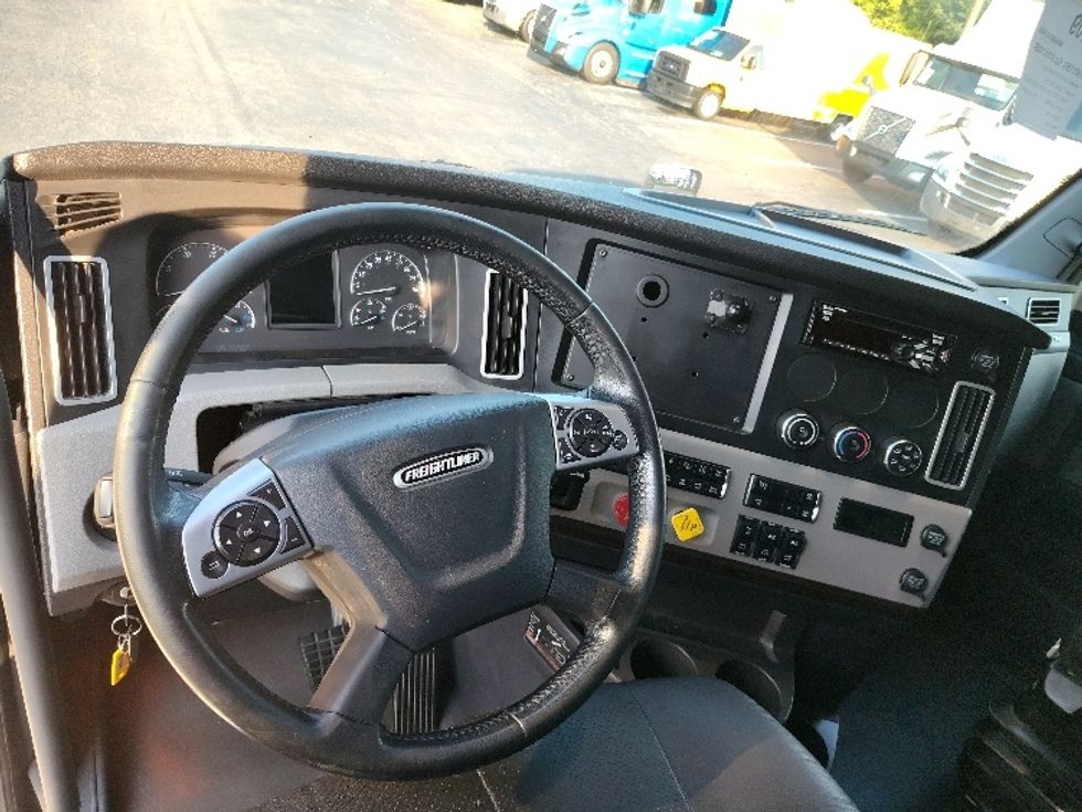 Sleeper Tractor-Heavy Duty Tractors-Freightliner-2021-T12664ST-Greensboro-NC-603,631\n\t\tmiles-$ 63,250 - Image 11