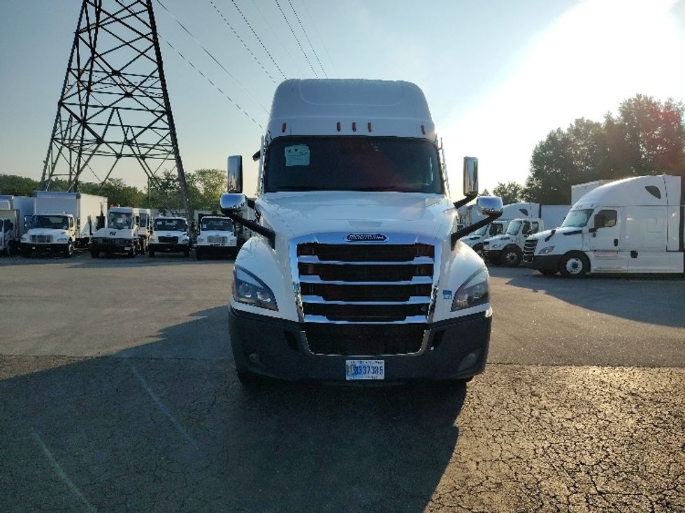 Sleeper Tractor-Heavy Duty Tractors-Freightliner-2021-T12664ST-Greensboro-NC-603,631\n\t\tmiles-$ 63,250 - Image 2