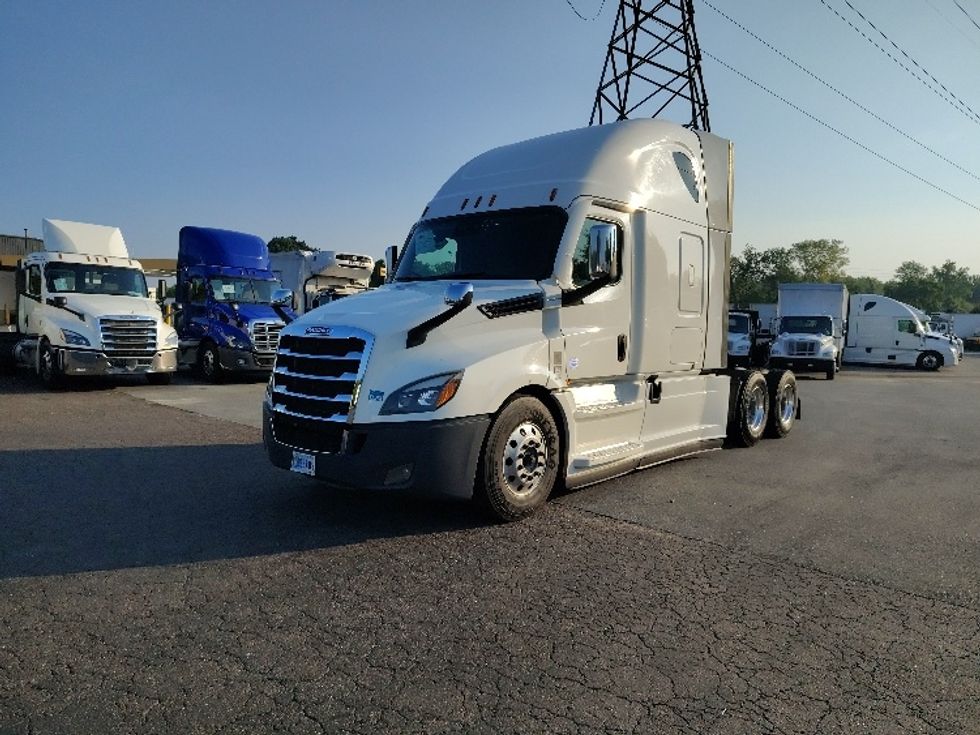 Sleeper Tractor-Heavy Duty Tractors-Freightliner-2021-T12664ST-Greensboro-NC-603,631\n\t\tmiles-$ 63,250 - Image 3