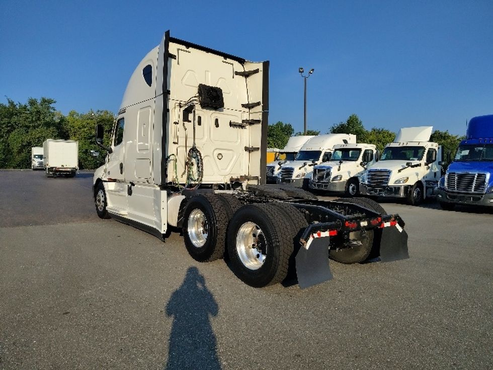 Sleeper Tractor-Heavy Duty Tractors-Freightliner-2021-T12664ST-Greensboro-NC-603,631\n\t\tmiles-$ 63,250 - Image 5