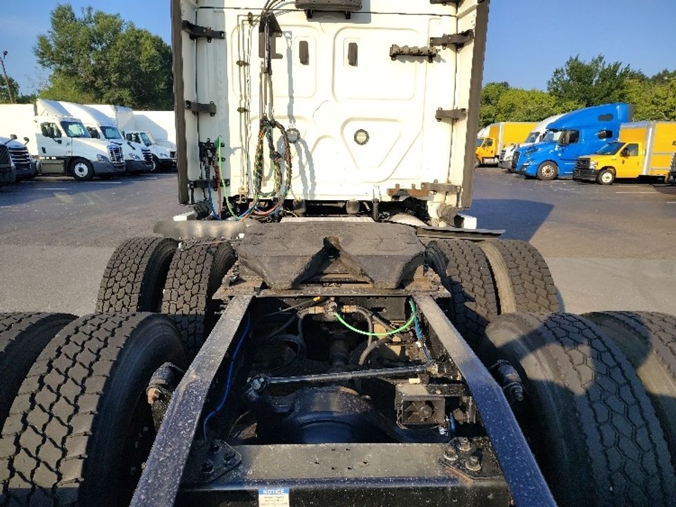 Sleeper Tractor-Heavy Duty Tractors-Freightliner-2021-T12664ST-Greensboro-NC-603,631\n\t\tmiles-$ 63,250 - Image 6