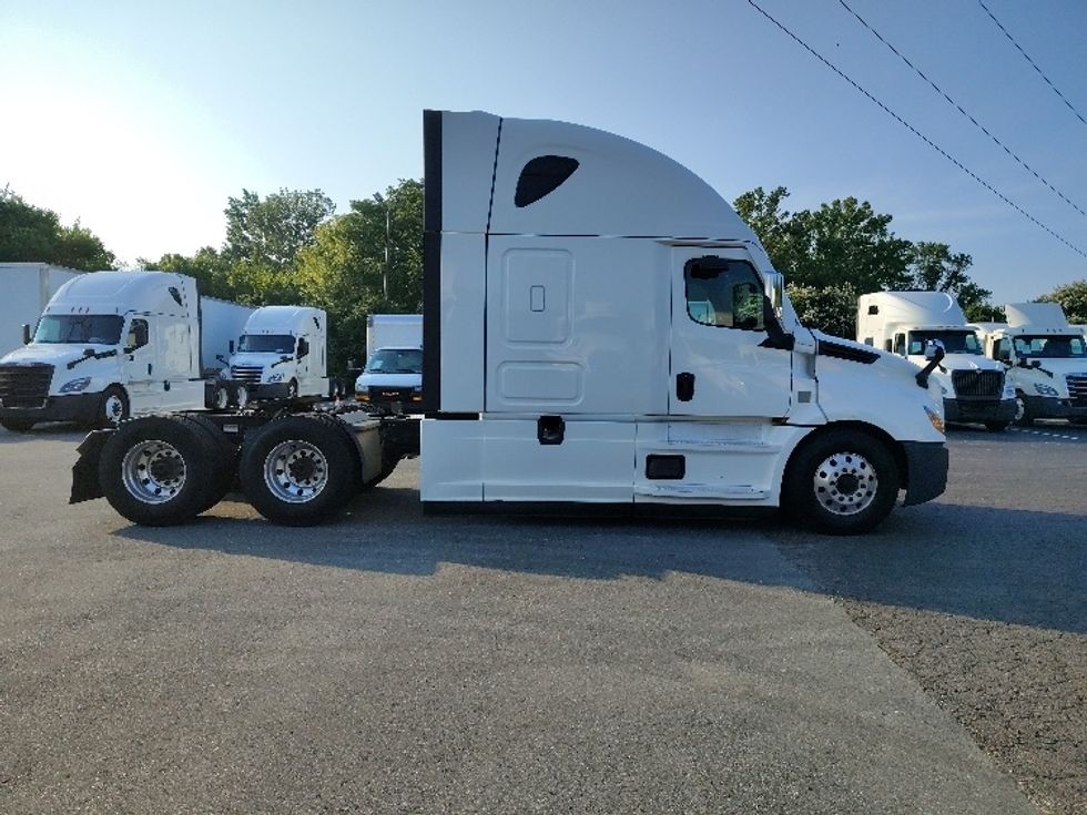 Sleeper Tractor-Heavy Duty Tractors-Freightliner-2021-T12664ST-Greensboro-NC-603,631\n\t\tmiles-$ 63,250 - Image 8