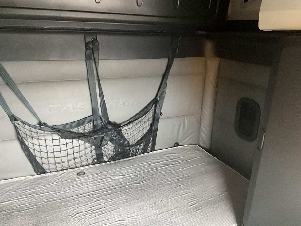 Sleeper Tractor-Heavy Duty Tractors-Freightliner-2021-T12664ST-Greensboro-NC-605,558\n\t\tmiles-$ 52,750 - Image 16