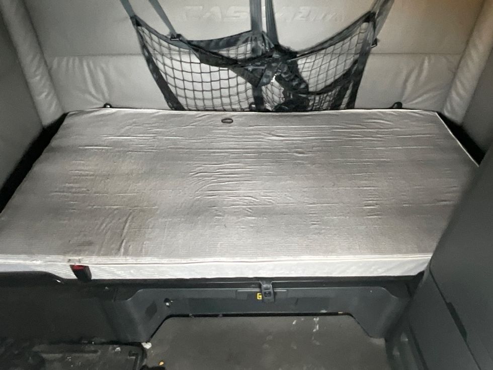 Sleeper Tractor-Heavy Duty Tractors-Freightliner-2021-T12664ST-Greensboro-NC-605,558\n\t\tmiles-$ 52,750 - Image 17