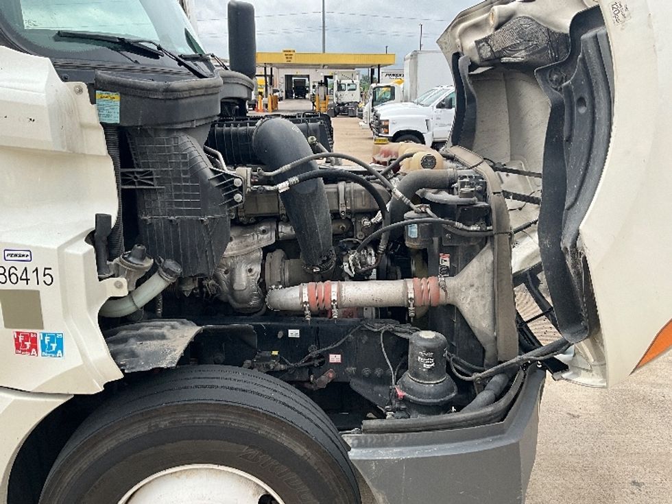 Sleeper Tractor-Heavy Duty Tractors-Freightliner-2021-T12664ST-Greensboro-NC-605,558\n\t\tmiles-$ 52,750 - Image 20