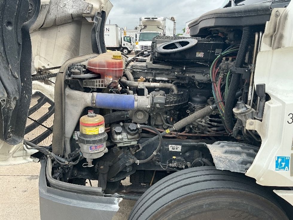 Sleeper Tractor-Heavy Duty Tractors-Freightliner-2021-T12664ST-Greensboro-NC-605,558\n\t\tmiles-$ 52,750 - Image 21