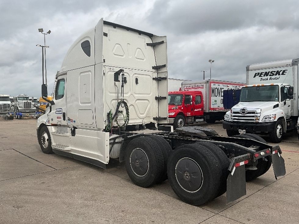 Sleeper Tractor-Heavy Duty Tractors-Freightliner-2021-T12664ST-Greensboro-NC-605,558\n\t\tmiles-$ 52,750 - Image 5