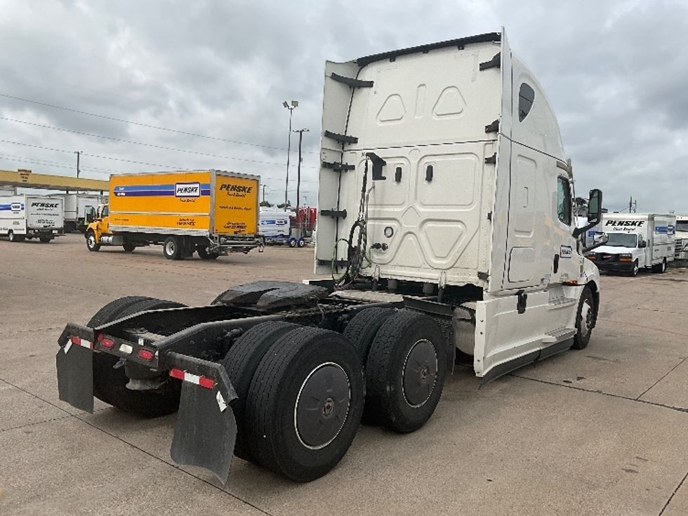 Sleeper Tractor-Heavy Duty Tractors-Freightliner-2021-T12664ST-Greensboro-NC-605,558\n\t\tmiles-$ 52,750 - Image 7