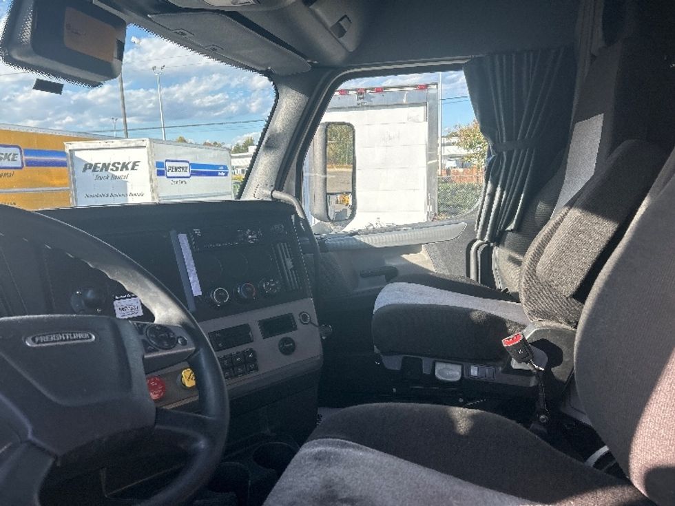 Sleeper Tractor-Heavy Duty Tractors-Freightliner-2021-T12664ST-Greensboro-NC-632,026\n\t\tmiles-$ 52,500 - Image 10