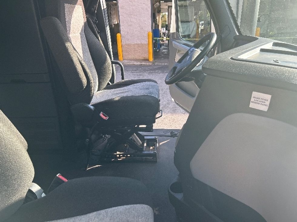 Sleeper Tractor-Heavy Duty Tractors-Freightliner-2021-T12664ST-Greensboro-NC-632,026\n\t\tmiles-$ 52,500 - Image 15