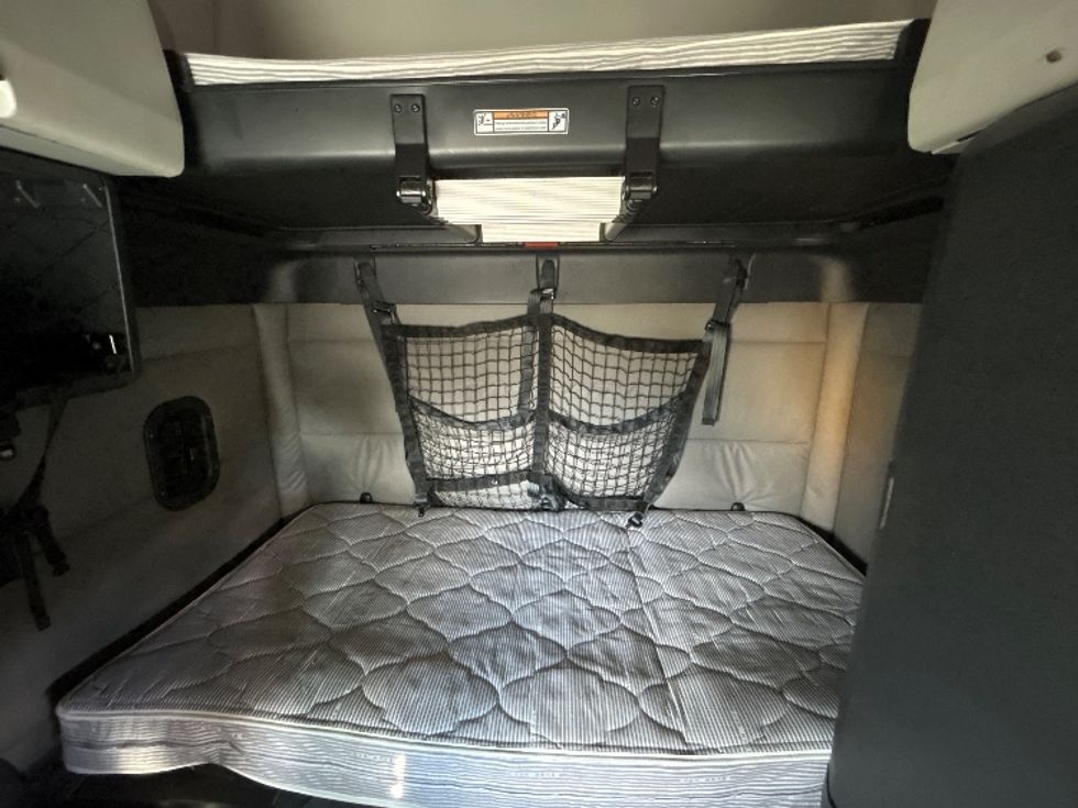 Sleeper Tractor-Heavy Duty Tractors-Freightliner-2021-T12664ST-Greensboro-NC-632,026\n\t\tmiles-$ 52,500 - Image 16