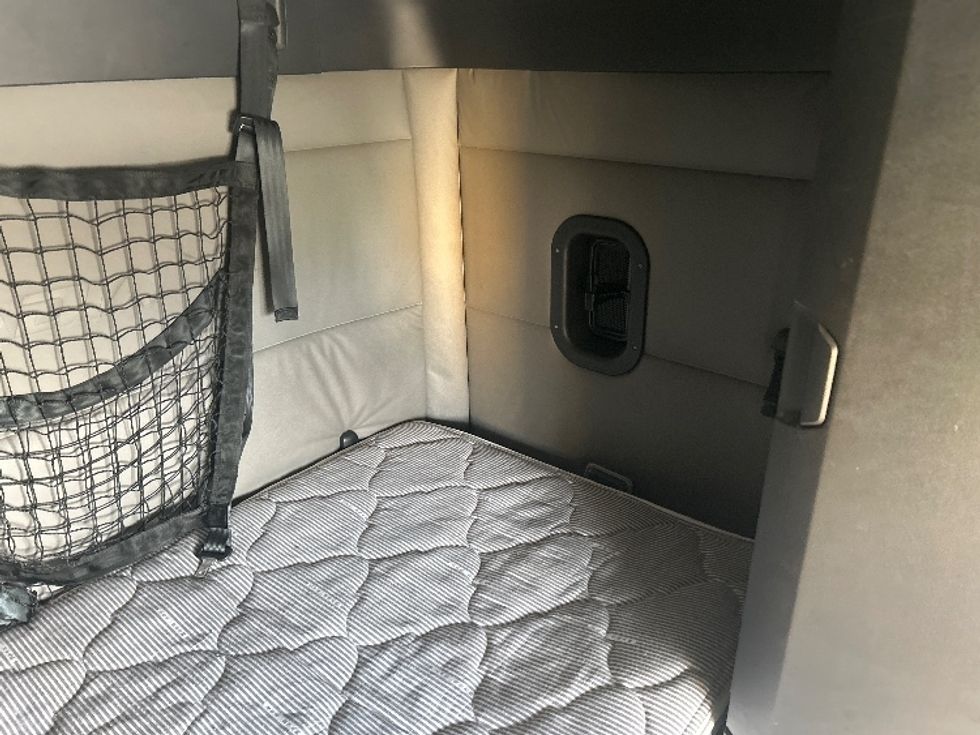 Sleeper Tractor-Heavy Duty Tractors-Freightliner-2021-T12664ST-Greensboro-NC-632,026\n\t\tmiles-$ 52,500 - Image 18