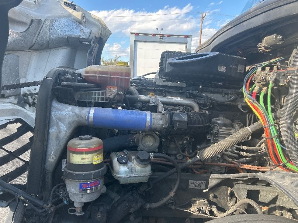 Sleeper Tractor-Heavy Duty Tractors-Freightliner-2021-T12664ST-Greensboro-NC-632,026\n\t\tmiles-$ 52,500 - Image 21