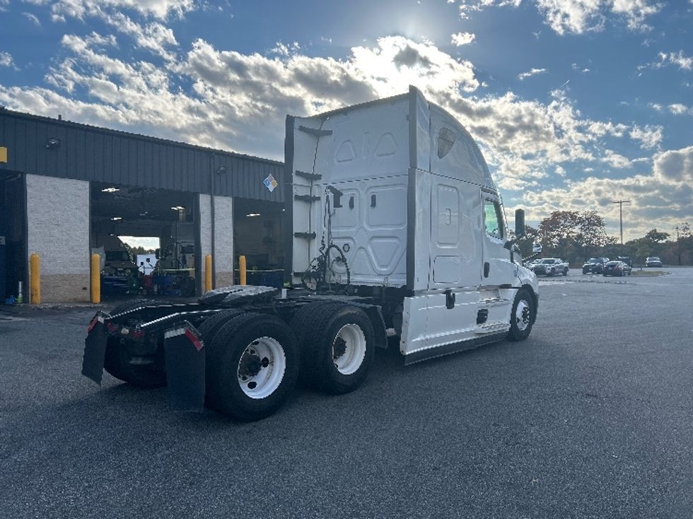 Sleeper Tractor-Heavy Duty Tractors-Freightliner-2021-T12664ST-Greensboro-NC-632,026\n\t\tmiles-$ 52,500 - Image 7