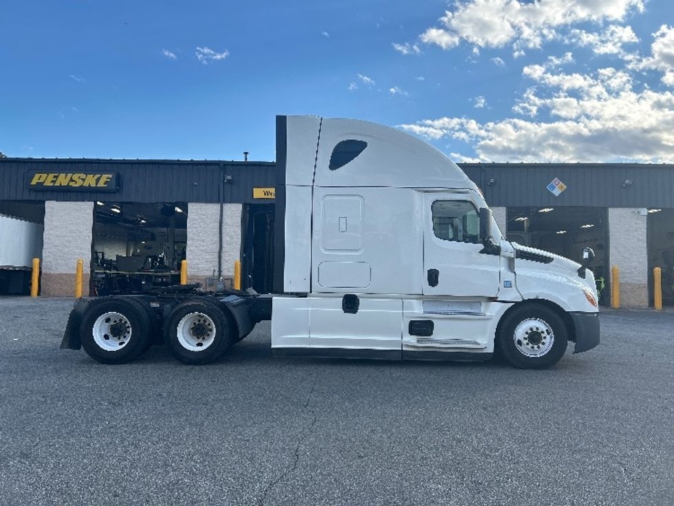 Sleeper Tractor-Heavy Duty Tractors-Freightliner-2021-T12664ST-Greensboro-NC-632,026\n\t\tmiles-$ 52,500 - Image 8