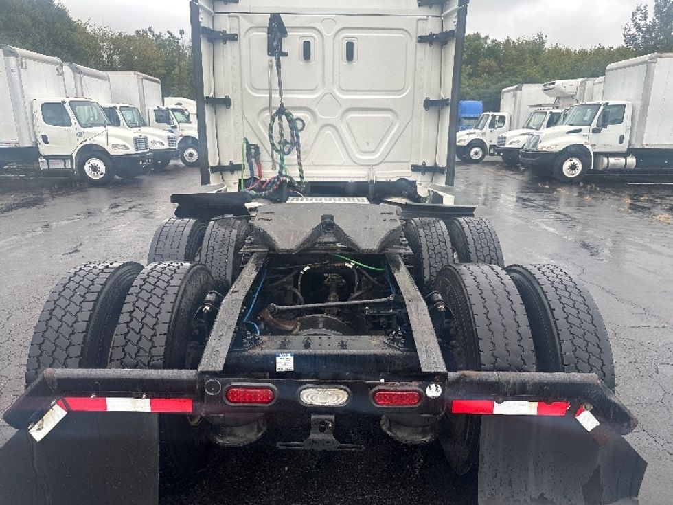 Sleeper Tractor-Heavy Duty Tractors-Freightliner-2021-T12664ST-Greensboro-NC-633,907\n\t\tmiles-$ 56,750 - Image 6