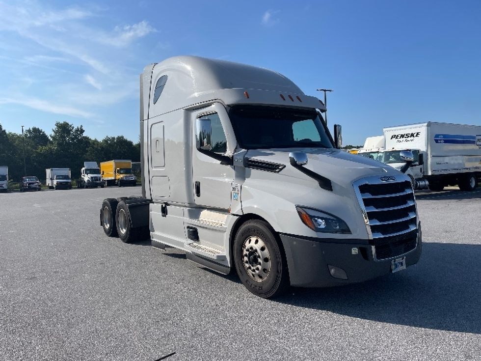Sleeper Tractor-Heavy Duty Tractors-Freightliner-2021-T12664ST-Greenville-SC-442,903\n\t\tmiles-$ 71,750 - Image 1