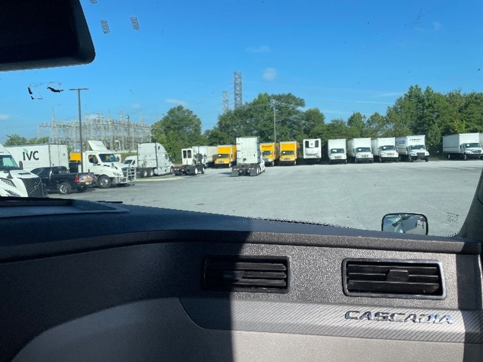 Sleeper Tractor-Heavy Duty Tractors-Freightliner-2021-T12664ST-Greenville-SC-442,903\n\t\tmiles-$ 71,750 - Image 14