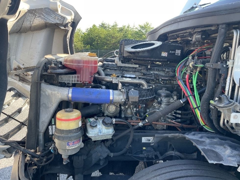 Sleeper Tractor-Heavy Duty Tractors-Freightliner-2021-T12664ST-Greenville-SC-442,903\n\t\tmiles-$ 71,750 - Image 21