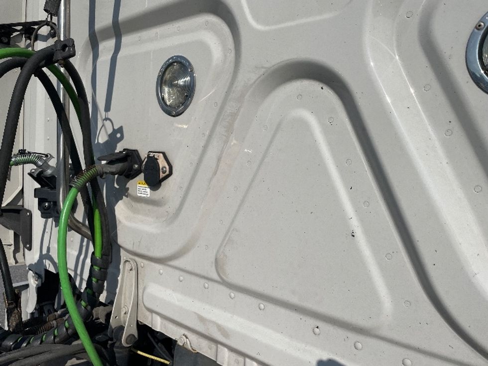 Sleeper Tractor-Heavy Duty Tractors-Freightliner-2021-T12664ST-Greenville-SC-442,903\n\t\tmiles-$ 71,750 - Image 23