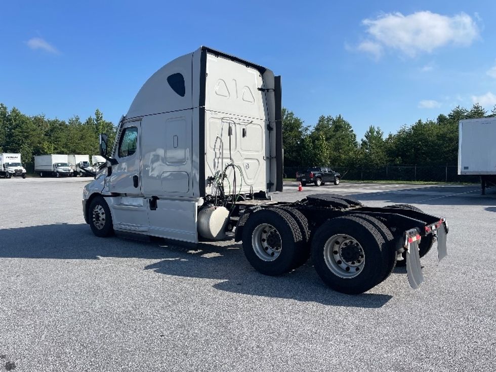 Sleeper Tractor-Heavy Duty Tractors-Freightliner-2021-T12664ST-Greenville-SC-442,903\n\t\tmiles-$ 71,750 - Image 5