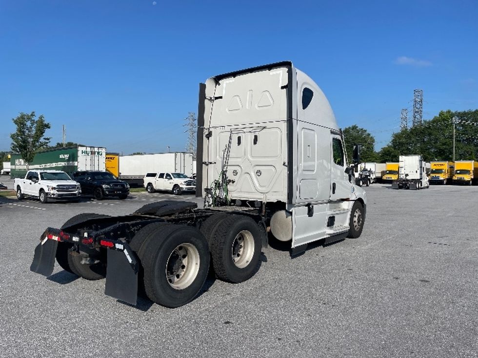 Sleeper Tractor-Heavy Duty Tractors-Freightliner-2021-T12664ST-Greenville-SC-442,903\n\t\tmiles-$ 71,750 - Image 7